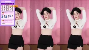 아이돌 QWER 마젠타 ★ 전자담배피며 방송  한국야동 국산야동