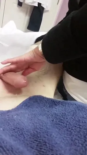 섬세하게 봐주는 왁싱샵 여사장님.  국산야동 한국야동